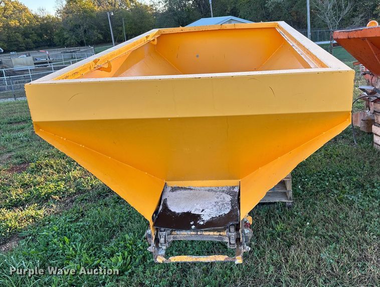 image for item EN5724 Meyer spreader 