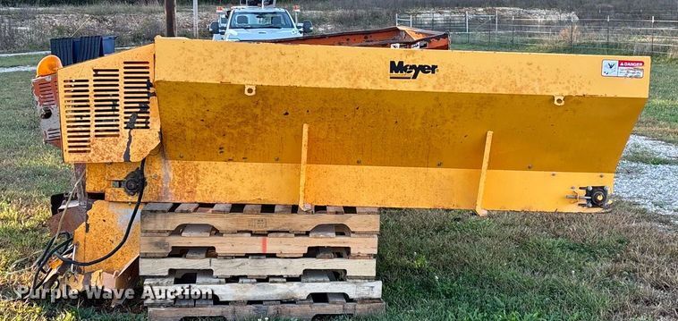 image for item EN5724 Meyer spreader 