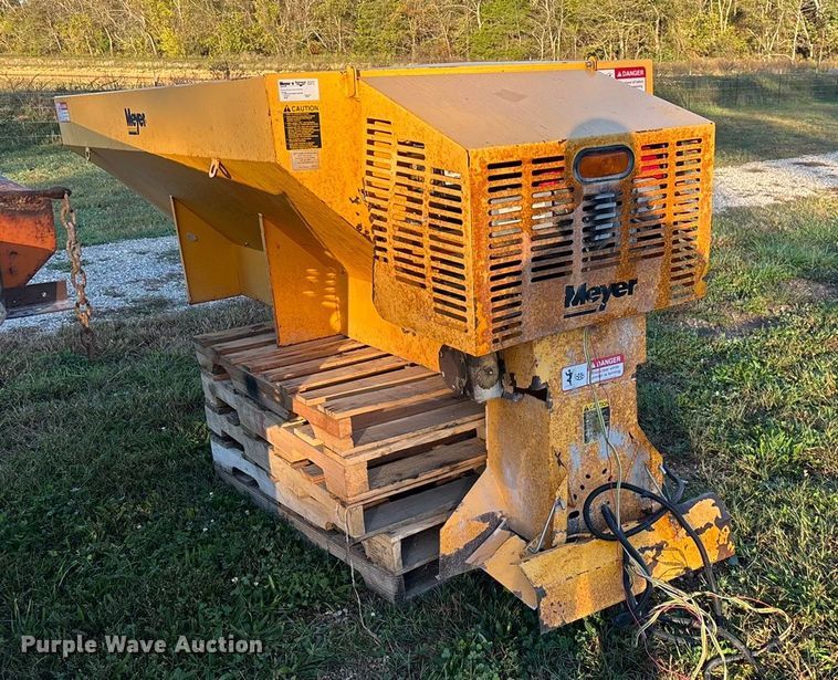 image for item EN5724 Meyer spreader 