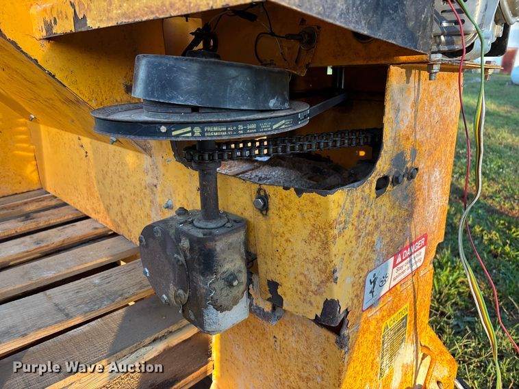 image for item EN5724 Meyer spreader 