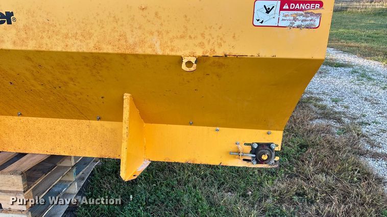 image for item EN5724 Meyer spreader 