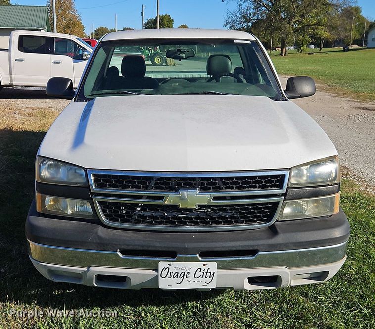 image for item EO4730 2006 Chevrolet Silverado 1500 pickup truck