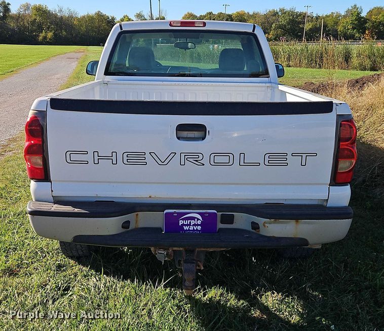 image for item EO4730 2006 Chevrolet Silverado 1500 pickup truck