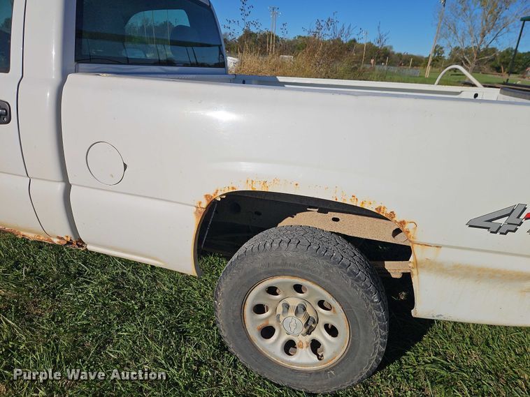 image for item EO4730 2006 Chevrolet Silverado 1500 pickup truck