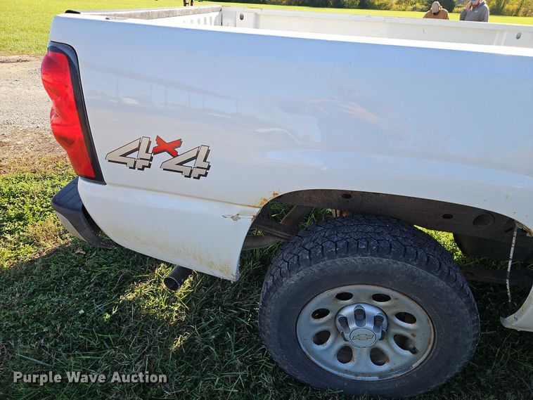 image for item EO4730 2006 Chevrolet Silverado 1500 pickup truck