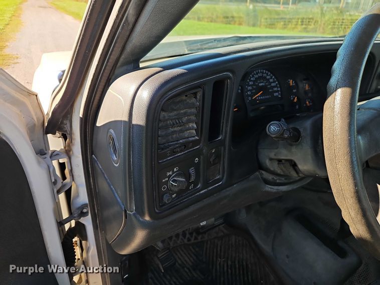 image for item EO4730 2006 Chevrolet Silverado 1500 pickup truck