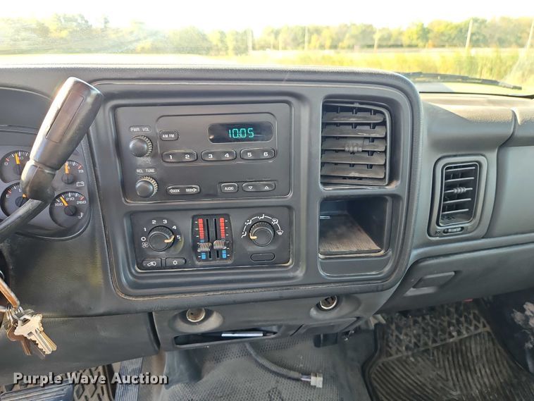 image for item EO4730 2006 Chevrolet Silverado 1500 pickup truck