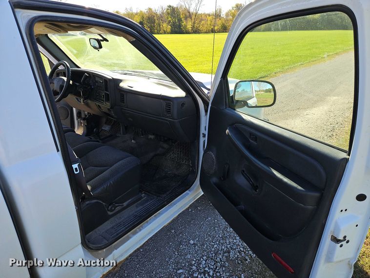 image for item EO4730 2006 Chevrolet Silverado 1500 pickup truck