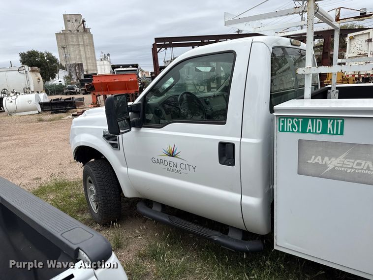 image for item EP0711 2008 Ford F250 utility bed pickup truck