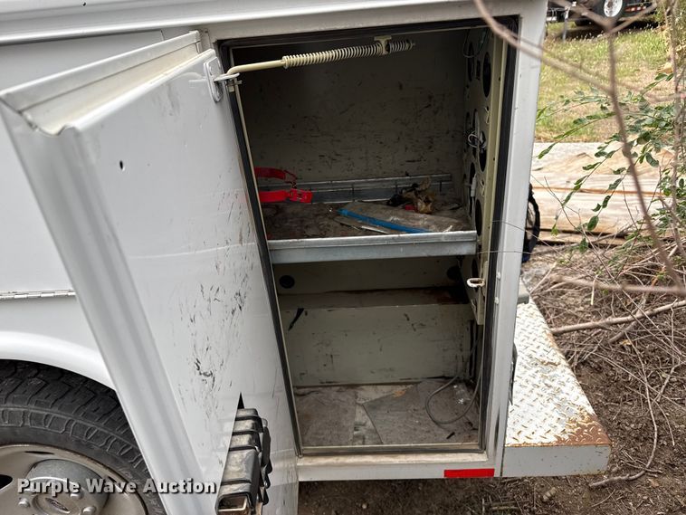 image for item EP0711 2008 Ford F250 utility bed pickup truck