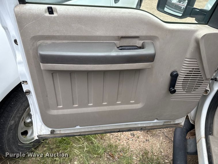 image for item EP0711 2008 Ford F250 utility bed pickup truck