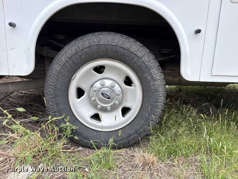 image for item EP0711 2008 Ford F250 utility bed pickup truck