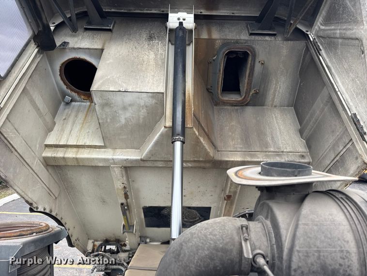 image for item ER0205 2006 Sterling SC8000 street sweeper