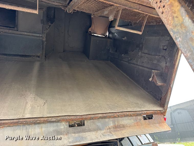 image for item ER0205 2006 Sterling SC8000 street sweeper