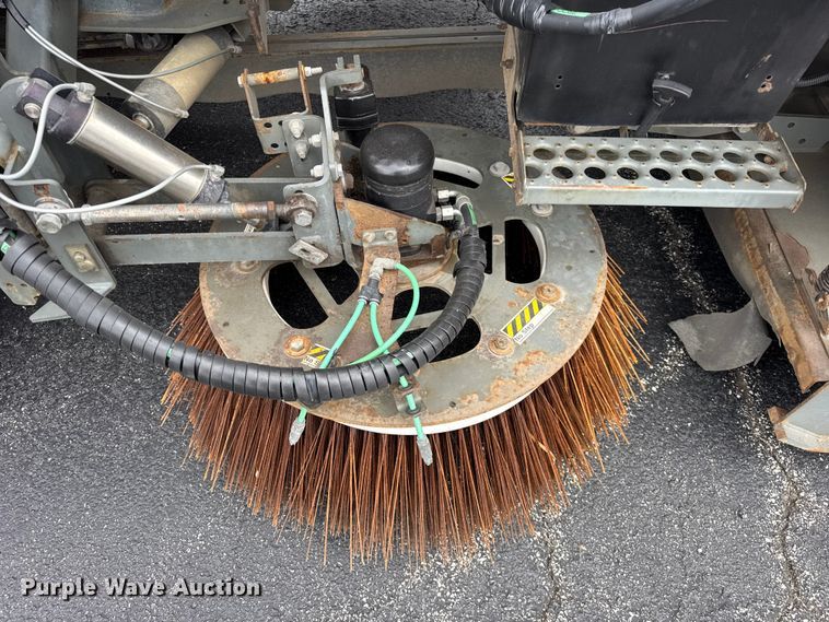 image for item ER0205 2006 Sterling SC8000 street sweeper