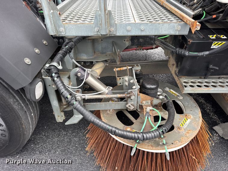 image for item ER0205 2006 Sterling SC8000 street sweeper