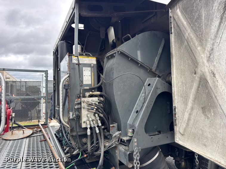 image for item ER0205 2006 Sterling SC8000 street sweeper