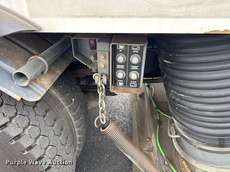 image for item ER0205 2006 Sterling SC8000 street sweeper