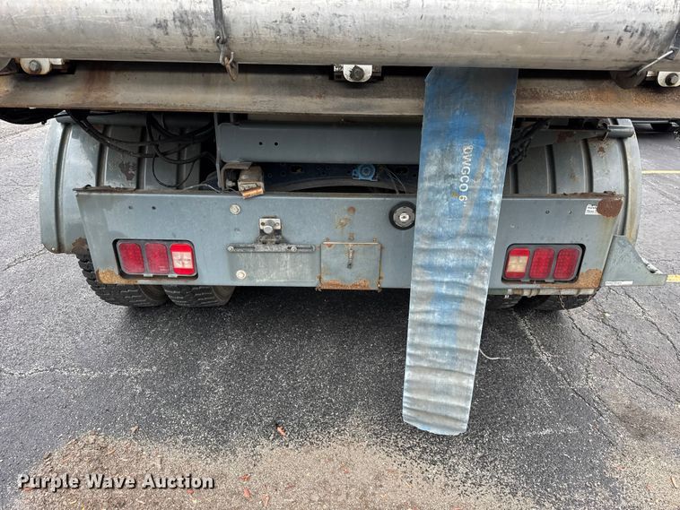 image for item ER0205 2006 Sterling SC8000 street sweeper