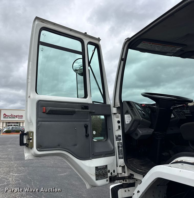 image for item ER0205 2006 Sterling SC8000 street sweeper