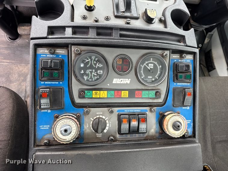 image for item ER0205 2006 Sterling SC8000 street sweeper