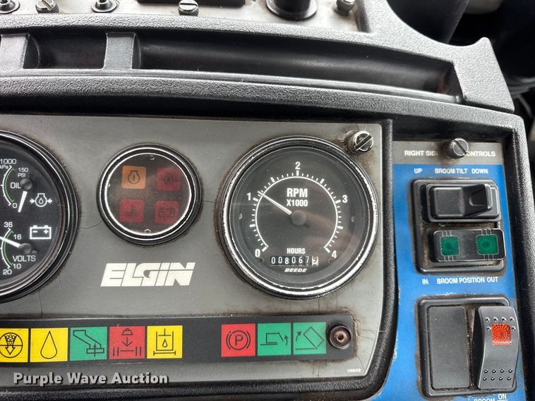 image for item ER0205 2006 Sterling SC8000 street sweeper