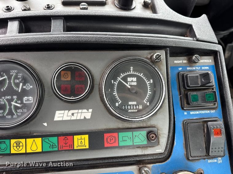 image for item ER0205 2006 Sterling SC8000 street sweeper