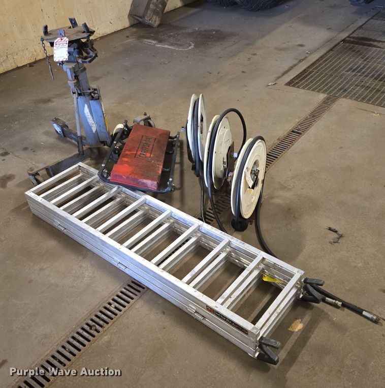 image for item ES2518 Assorted tools