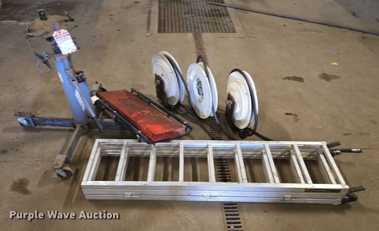 image for item ES2518 Assorted tools