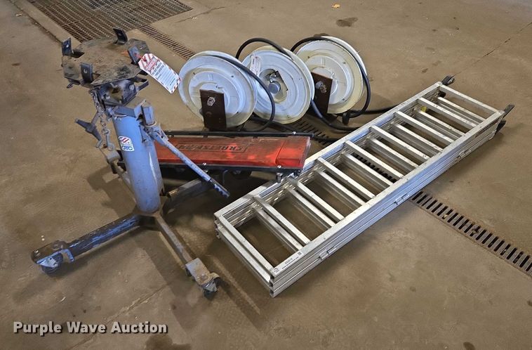 image for item ES2518 Assorted tools