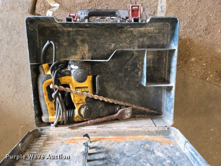 image for item ES2519 Dewalt assorted tools