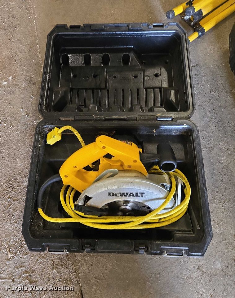 image for item ES2519 Dewalt assorted tools
