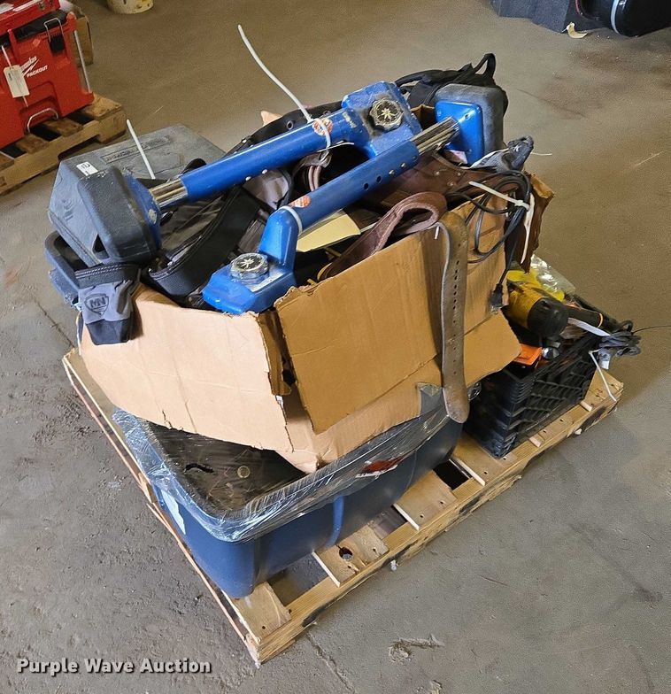 image for item ES2520 Assorted tools