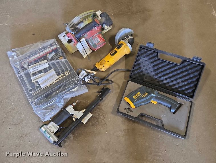 image for item ES2520 Assorted tools