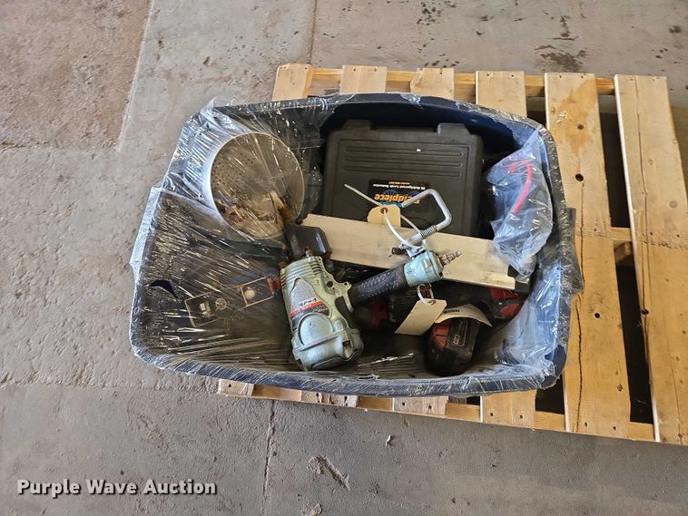 image for item ES2520 Assorted tools