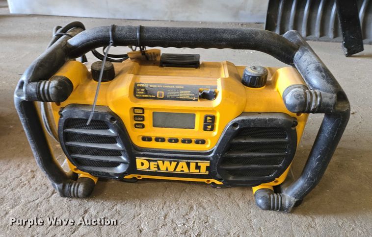 image for item ES2521 Assorted tools