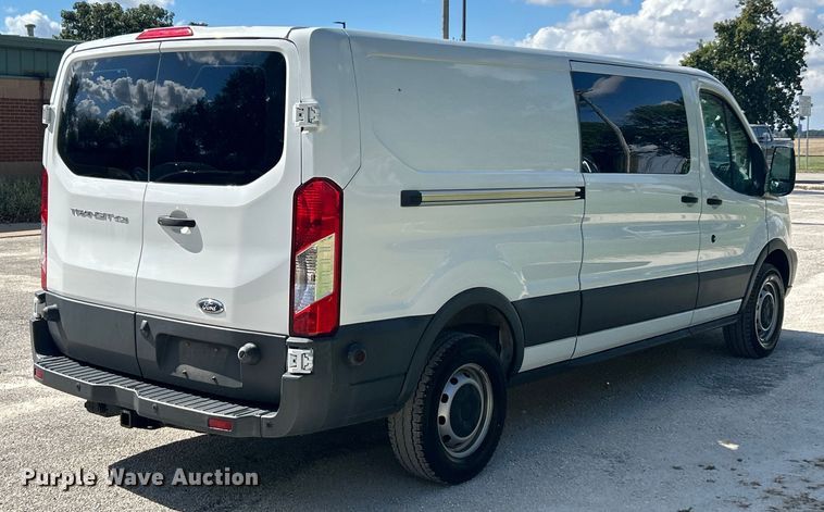 image for item ET3283 2018 Ford Transit 250 van