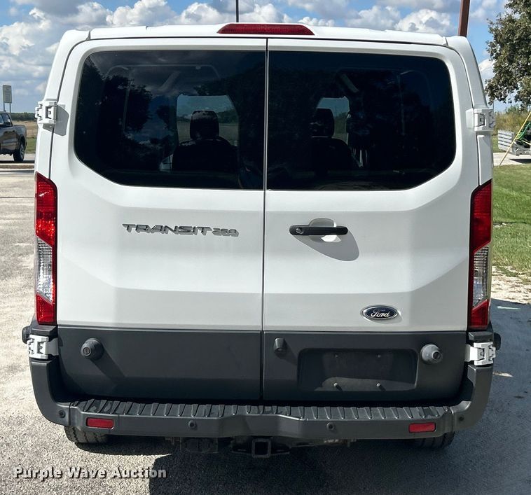 image for item ET3283 2018 Ford Transit 250 van