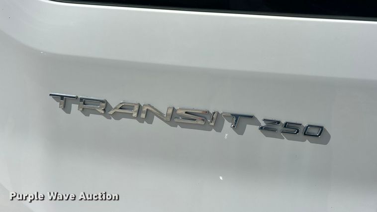 image for item ET3283 2018 Ford Transit 250 van