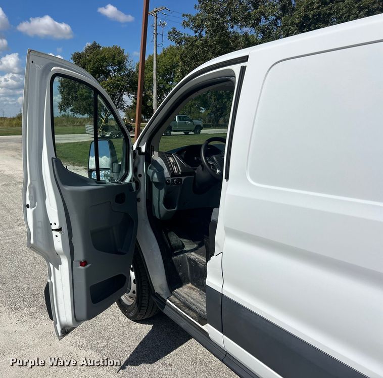 image for item ET3283 2018 Ford Transit 250 van