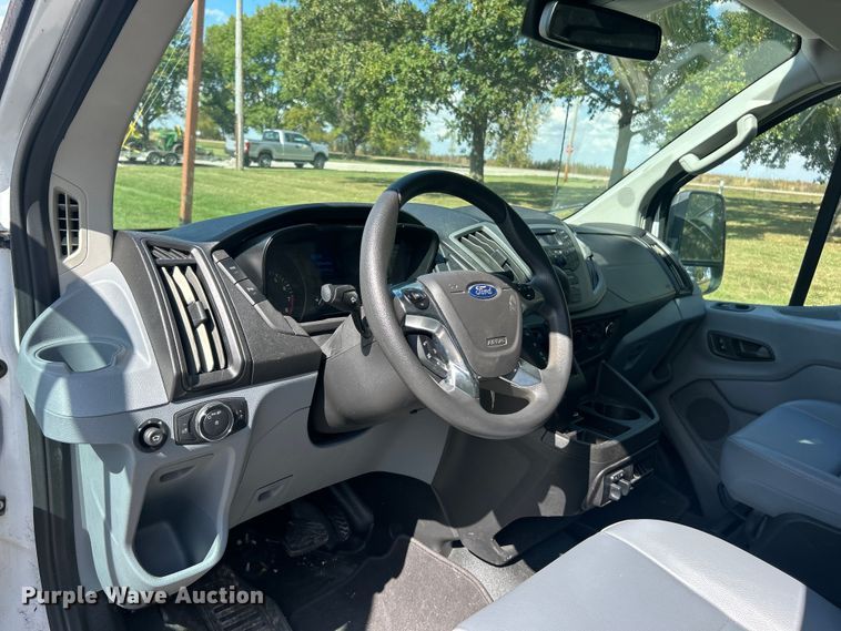 image for item ET3283 2018 Ford Transit 250 van