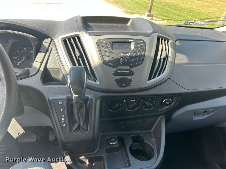 image for item ET3283 2018 Ford Transit 250 van