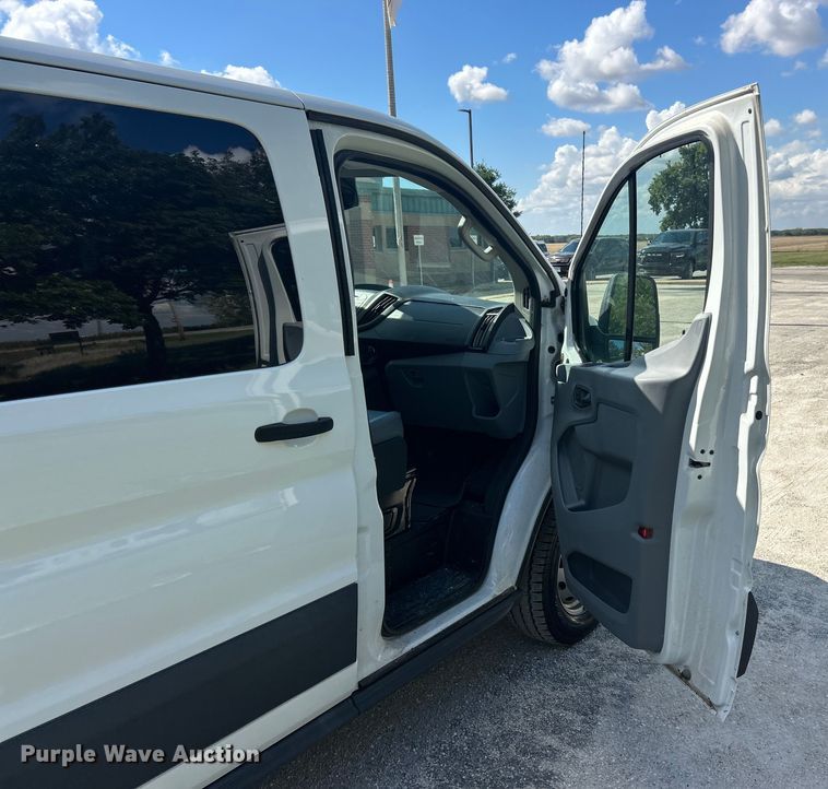 image for item ET3283 2018 Ford Transit 250 van