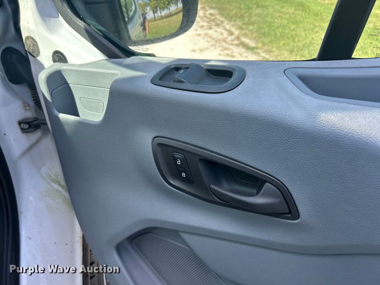 image for item ET3283 2018 Ford Transit 250 van