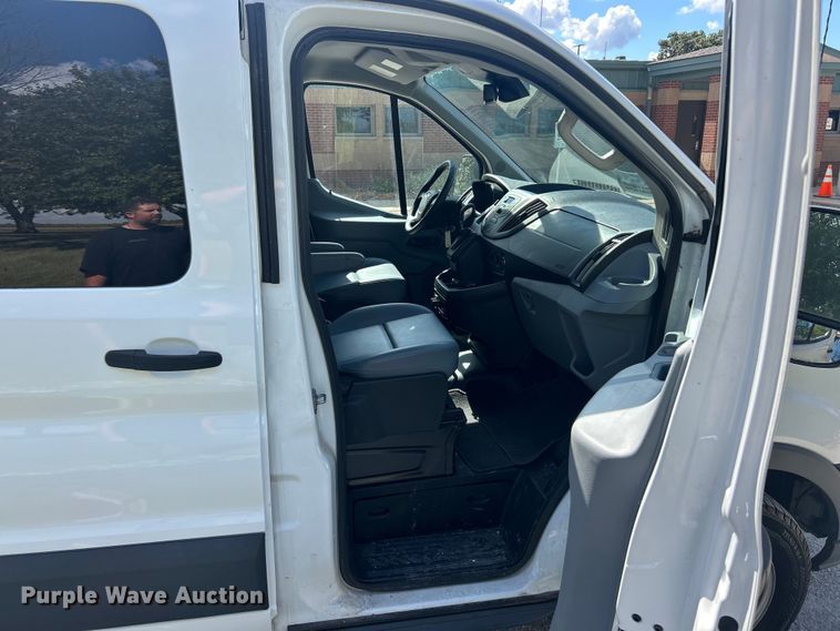 image for item ET3283 2018 Ford Transit 250 van