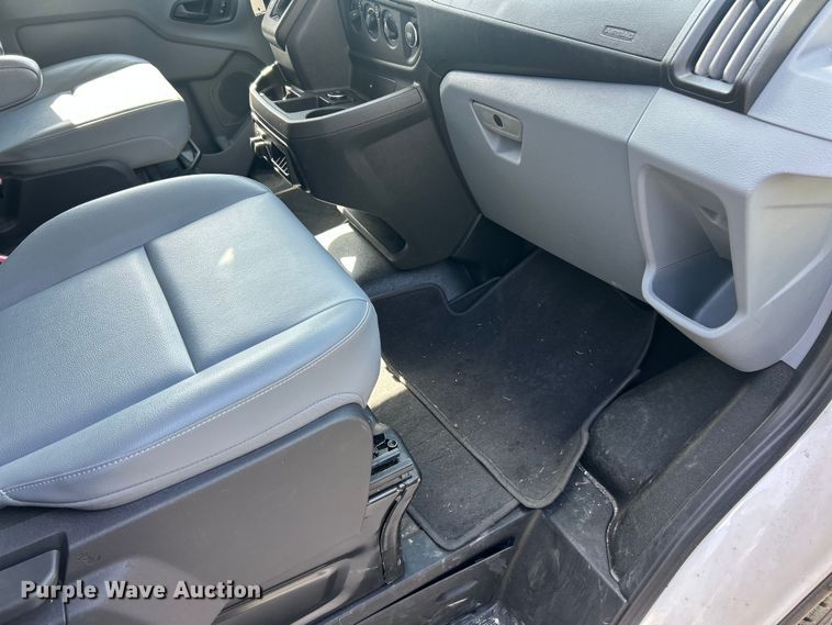 image for item ET3283 2018 Ford Transit 250 van