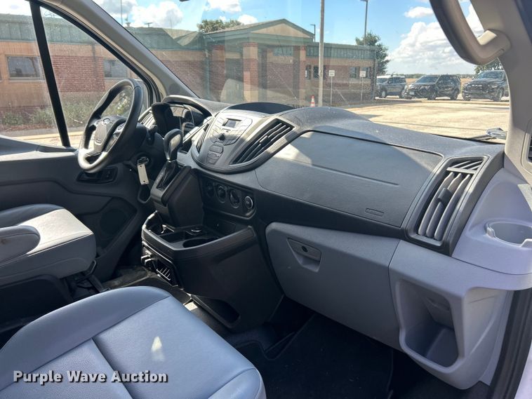 image for item ET3283 2018 Ford Transit 250 van