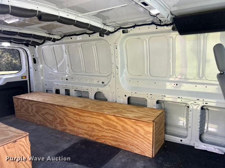 image for item ET3283 2018 Ford Transit 250 van
