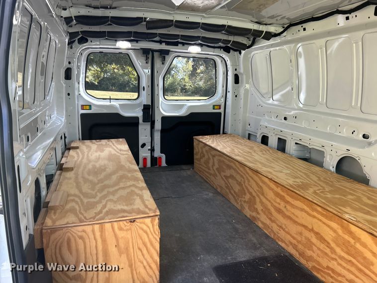 image for item ET3283 2018 Ford Transit 250 van