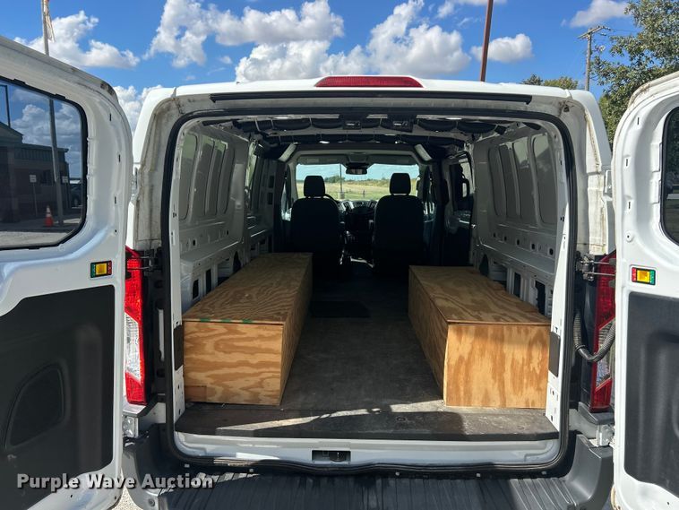 image for item ET3283 2018 Ford Transit 250 van